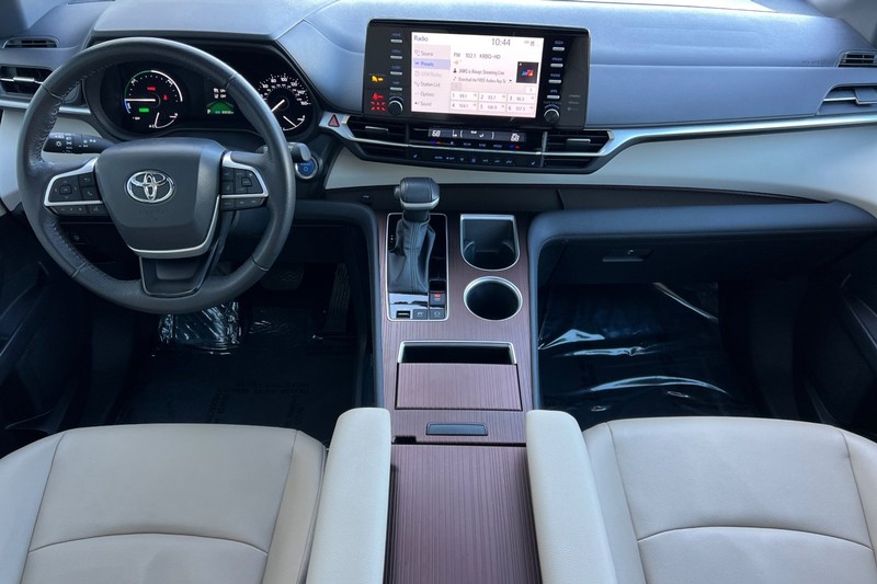 Toyota Sienna Vehicle Full-screen Gallery Image 13