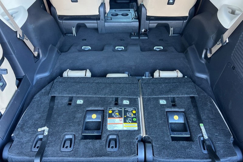 Toyota Sienna Vehicle Full-screen Gallery Image 16