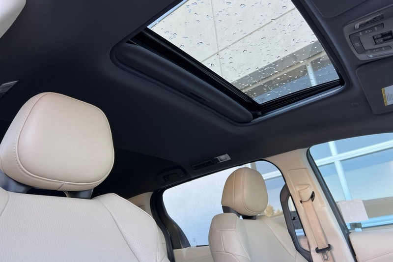 Toyota Sienna Vehicle Full-screen Gallery Image 18