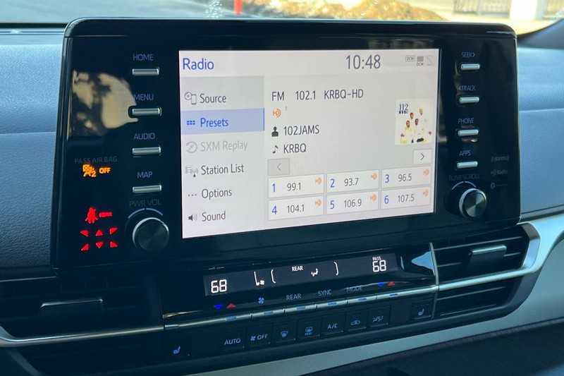 Toyota Sienna Vehicle Full-screen Gallery Image 19