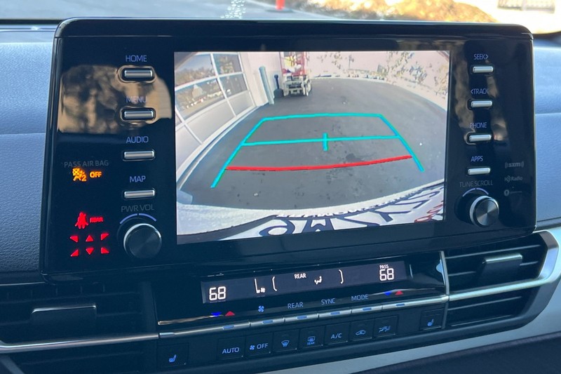 Toyota Sienna Vehicle Full-screen Gallery Image 20