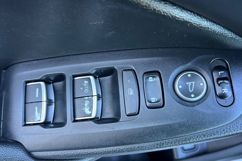 Honda Accord Hybrid Vehicle Full-screen Gallery Image 11