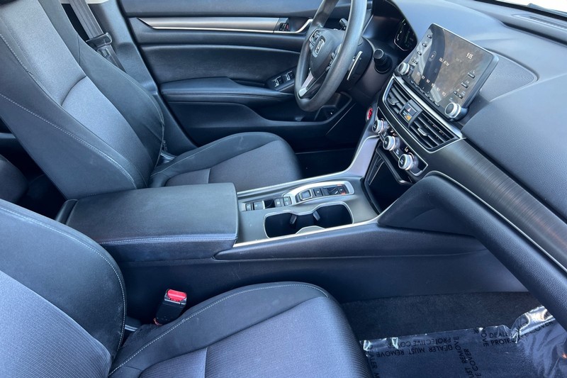 Honda Accord Hybrid Vehicle Full-screen Gallery Image 15