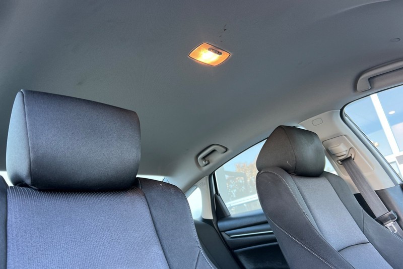 Honda Accord Hybrid Vehicle Full-screen Gallery Image 16