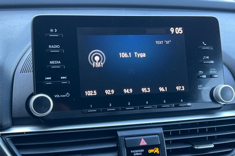 Honda Accord Hybrid Vehicle Full-screen Gallery Image 17