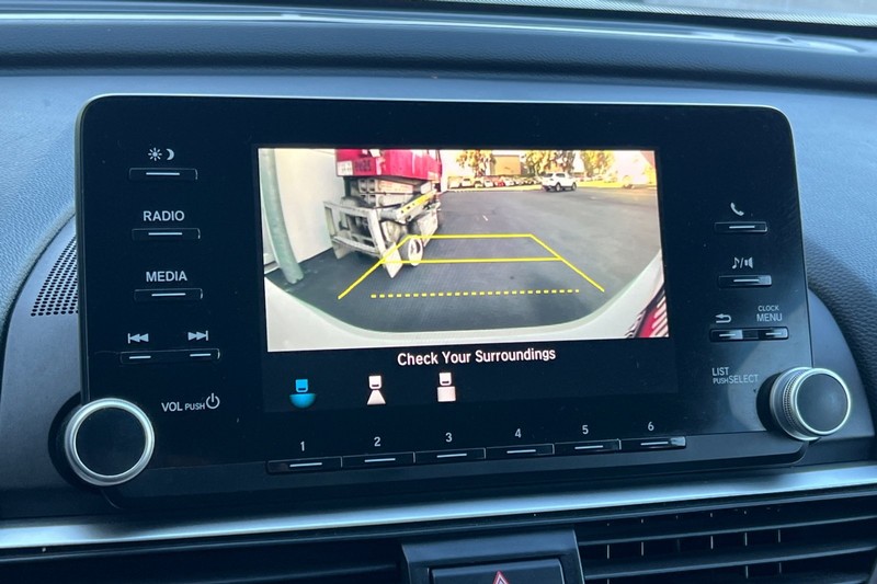 Honda Accord Hybrid Vehicle Full-screen Gallery Image 18