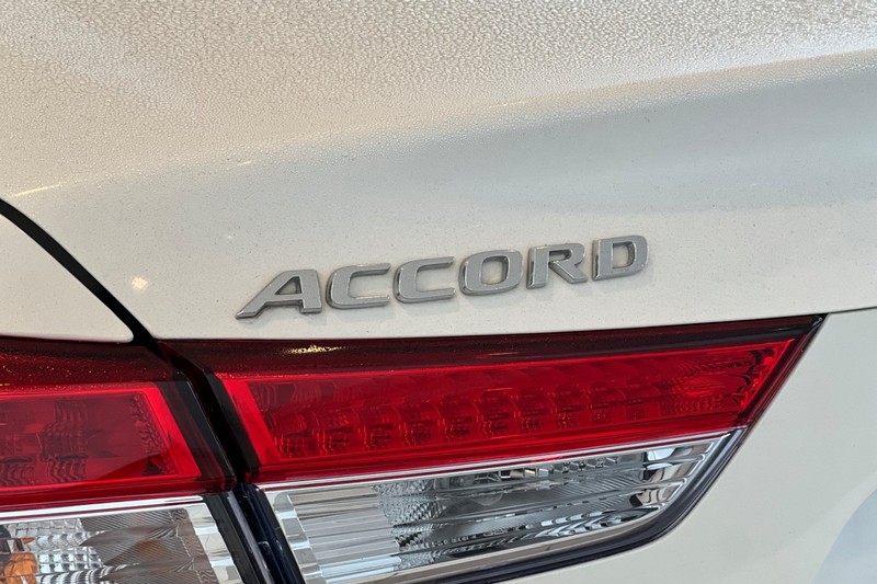 Honda Accord Hybrid Vehicle Full-screen Gallery Image 26