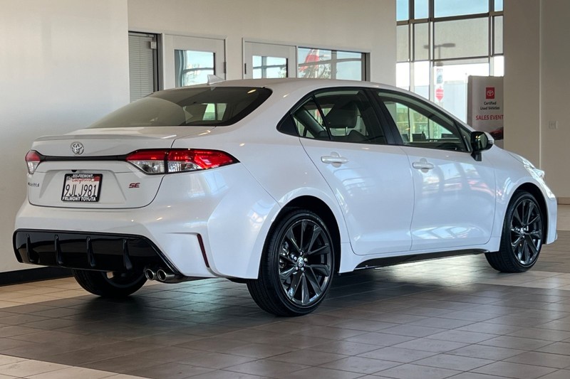 Toyota Corolla Vehicle Full-screen Gallery Image 04