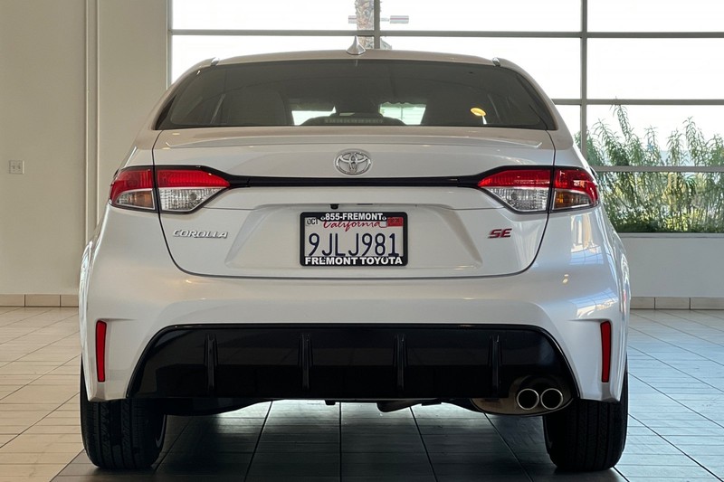 Toyota Corolla Vehicle Full-screen Gallery Image 05