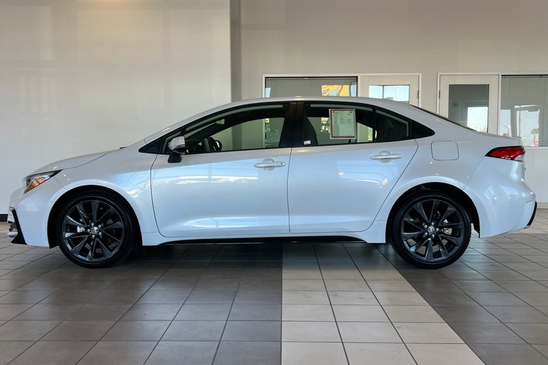 Toyota Corolla Vehicle Full-screen Gallery Image 07