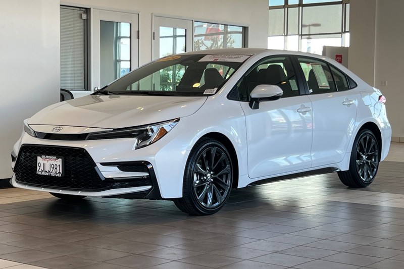 Toyota Corolla Vehicle Full-screen Gallery Image 08