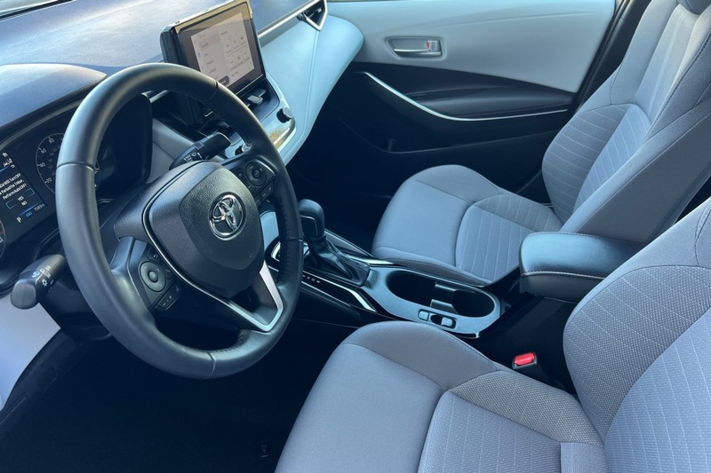 Toyota Corolla Vehicle Full-screen Gallery Image 10