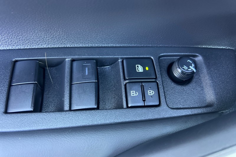 Toyota Corolla Vehicle Full-screen Gallery Image 11