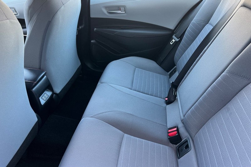 Toyota Corolla Vehicle Full-screen Gallery Image 12