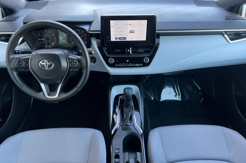 Toyota Corolla Vehicle Full-screen Gallery Image 13