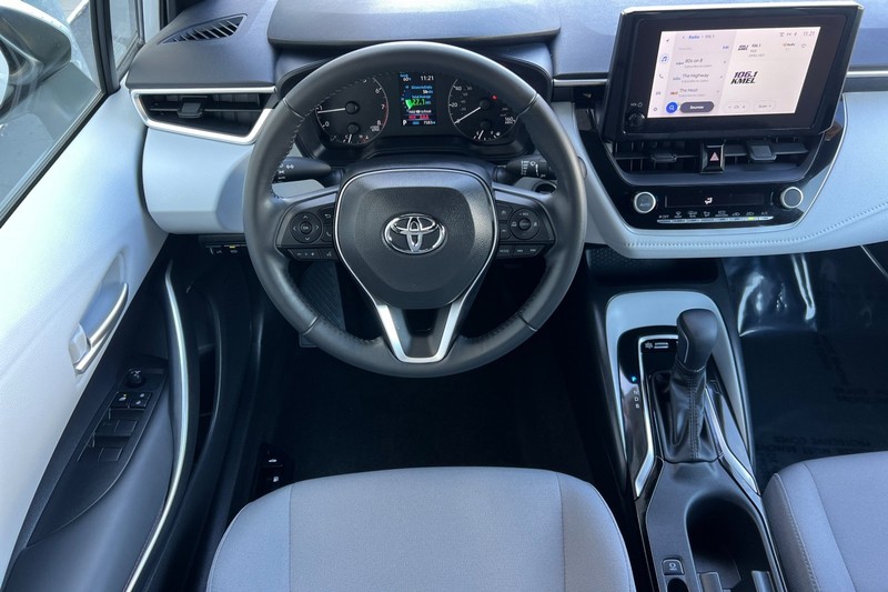 Toyota Corolla Vehicle Full-screen Gallery Image 14