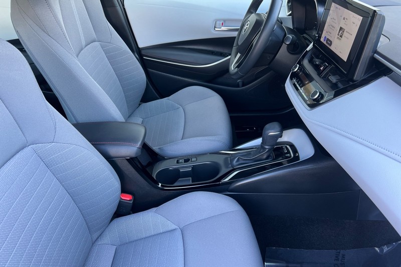 Toyota Corolla Vehicle Full-screen Gallery Image 15