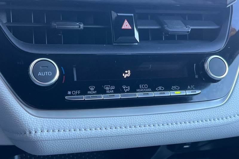 Toyota Corolla Vehicle Full-screen Gallery Image 19