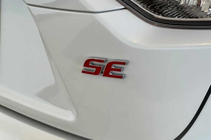 Toyota Corolla Vehicle Full-screen Gallery Image 26