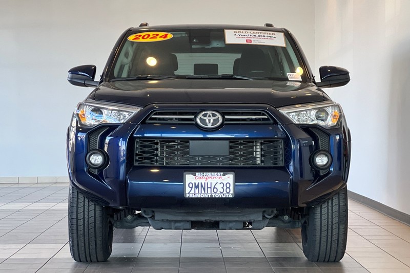 Toyota 4Runner Vehicle Full-screen Gallery Image 09