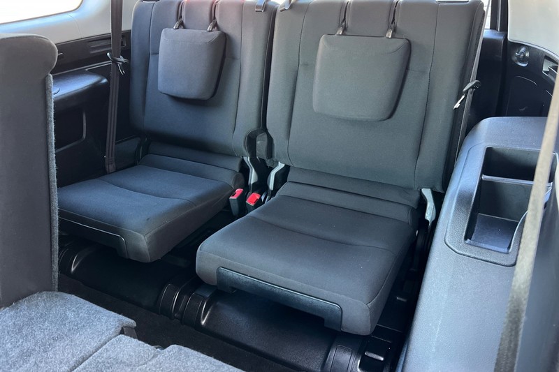 Toyota 4Runner Vehicle Full-screen Gallery Image 15