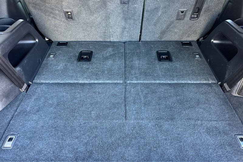 Toyota 4Runner Vehicle Full-screen Gallery Image 16