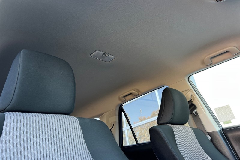 Toyota 4Runner Vehicle Full-screen Gallery Image 18