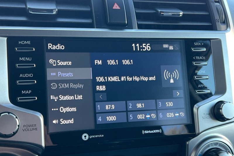 Toyota 4Runner Vehicle Full-screen Gallery Image 19