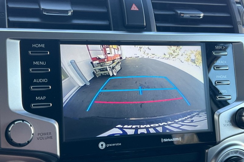 Toyota 4Runner Vehicle Full-screen Gallery Image 20