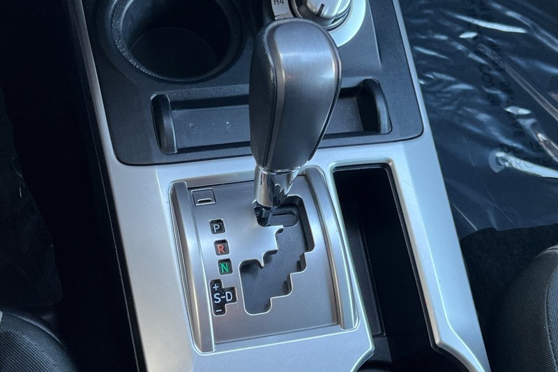 Toyota 4Runner Vehicle Full-screen Gallery Image 22