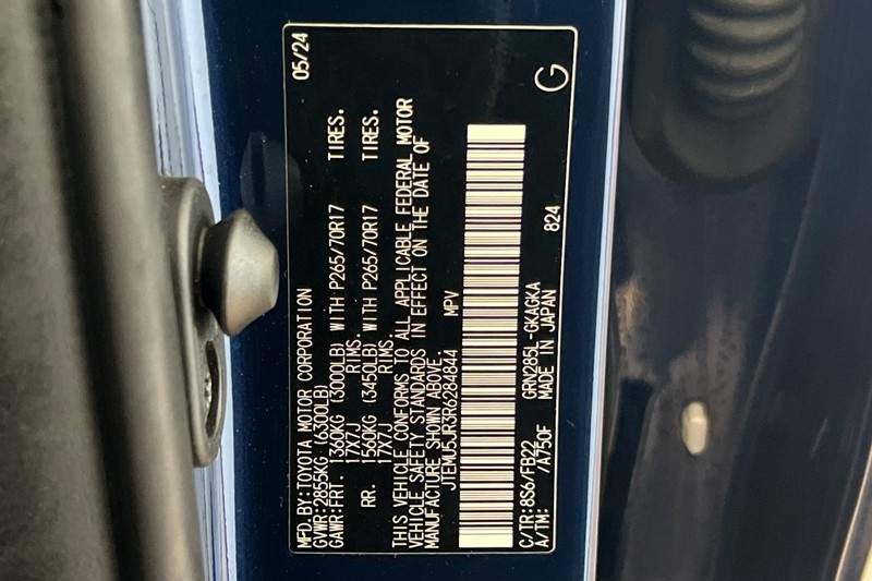 Toyota 4Runner Vehicle Full-screen Gallery Image 29