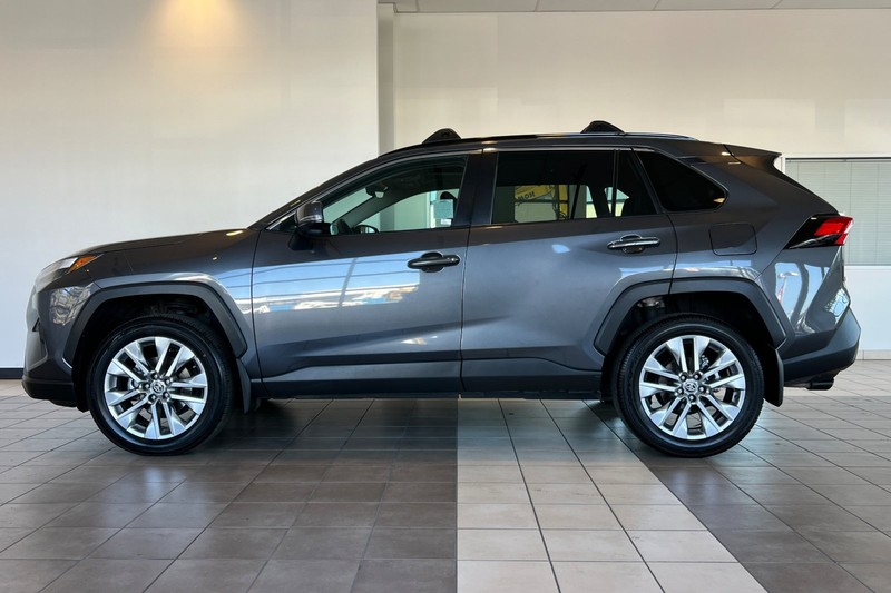 Toyota RAV4 Vehicle Full-screen Gallery Image 07