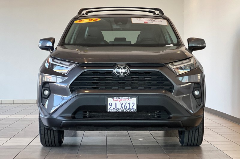 Toyota RAV4 Vehicle Full-screen Gallery Image 09