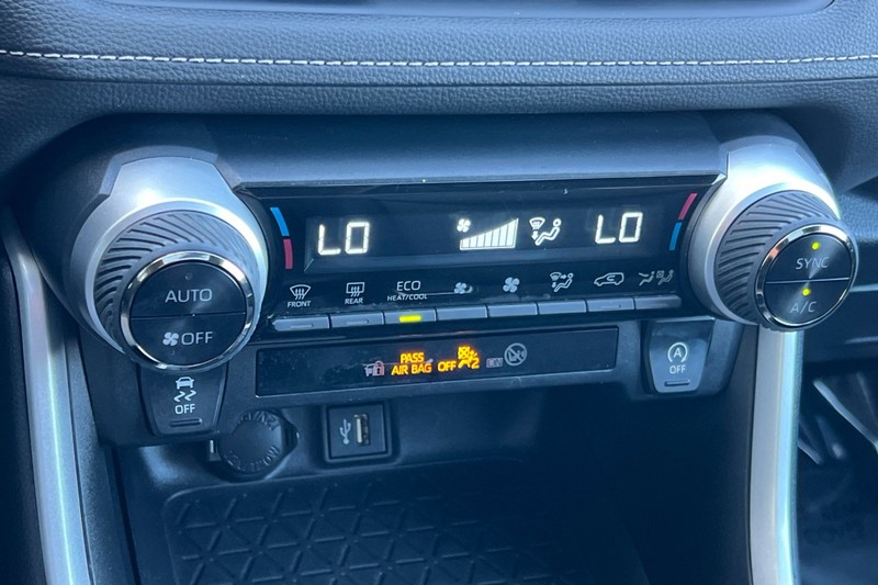 Toyota RAV4 Vehicle Full-screen Gallery Image 20