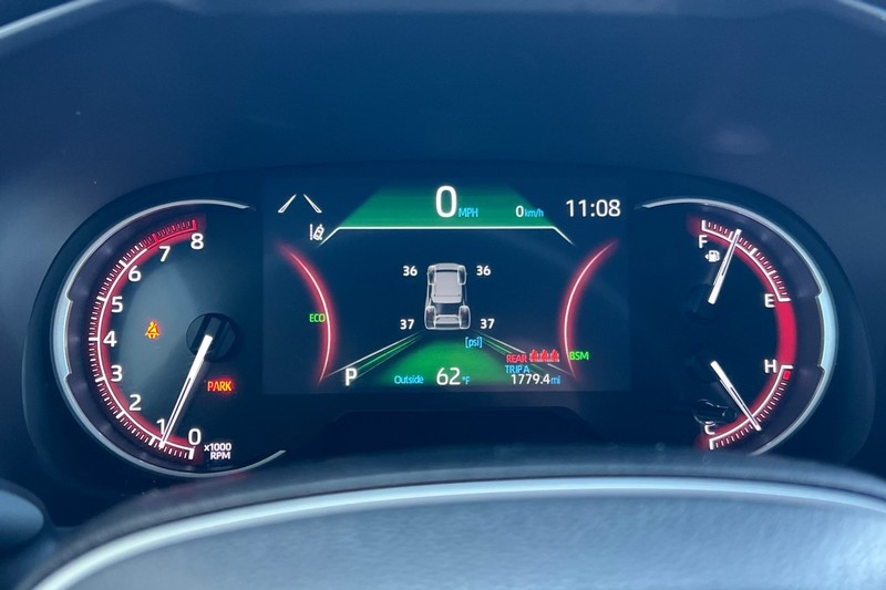 Toyota RAV4 Vehicle Full-screen Gallery Image 24