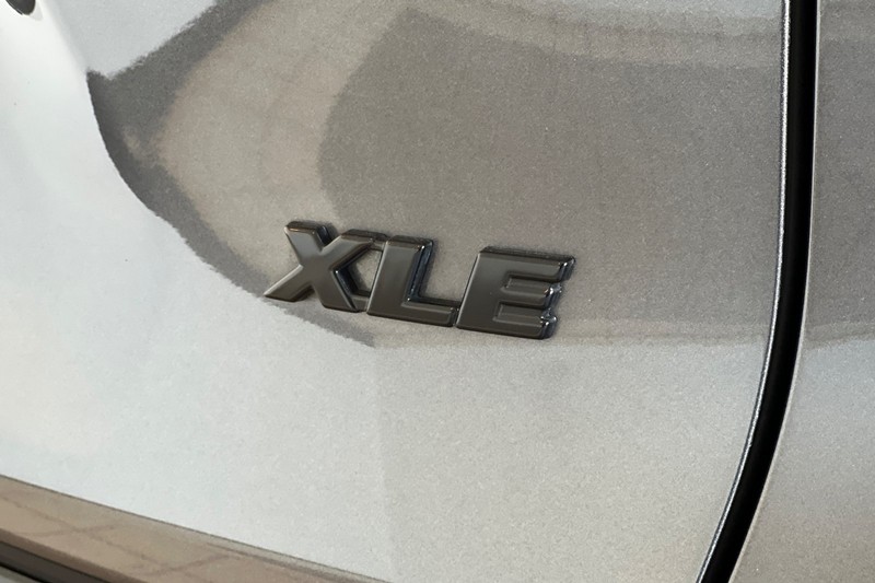 Toyota RAV4 Vehicle Full-screen Gallery Image 27