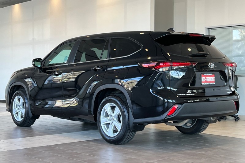 Toyota Highlander Vehicle Full-screen Gallery Image 06