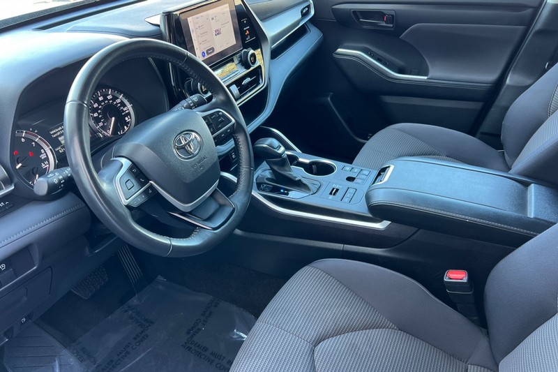 Toyota Highlander Vehicle Full-screen Gallery Image 10