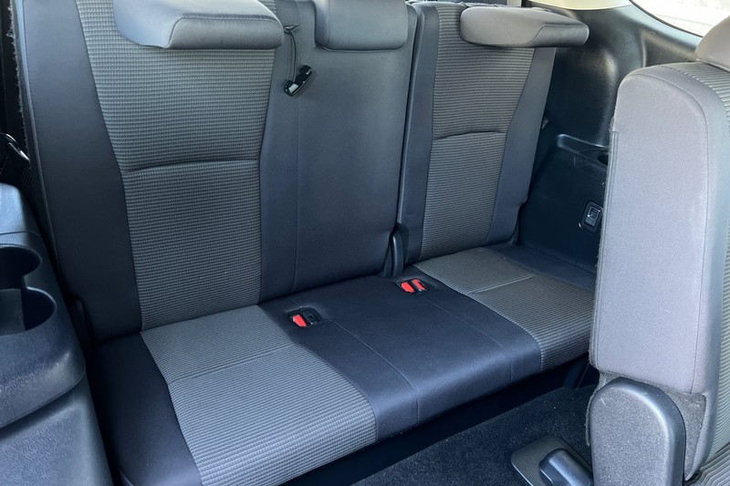 Toyota Highlander Vehicle Full-screen Gallery Image 15