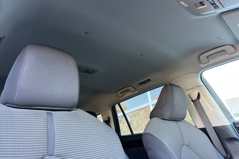 Toyota Highlander Vehicle Full-screen Gallery Image 18