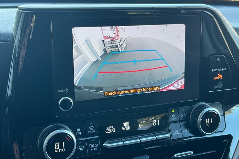 Toyota Highlander Vehicle Full-screen Gallery Image 20