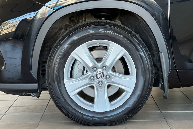 Toyota Highlander Vehicle Full-screen Gallery Image 27