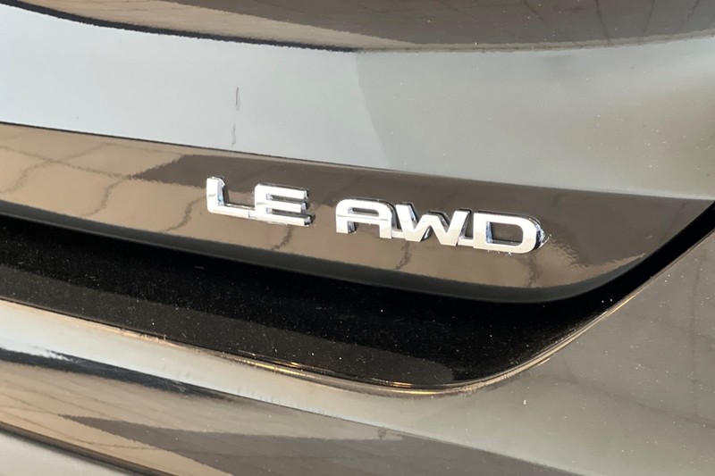 Toyota Highlander Vehicle Full-screen Gallery Image 28