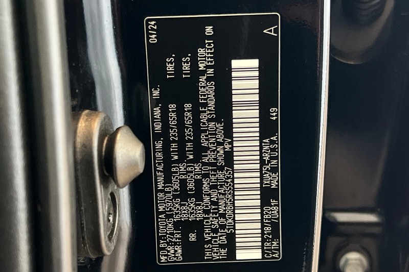 Toyota Highlander Vehicle Full-screen Gallery Image 29