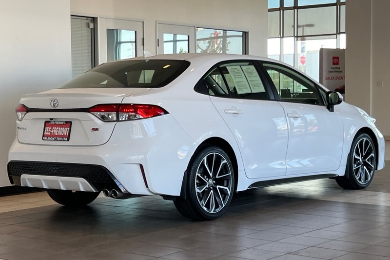 Toyota Corolla Vehicle Full-screen Gallery Image 04