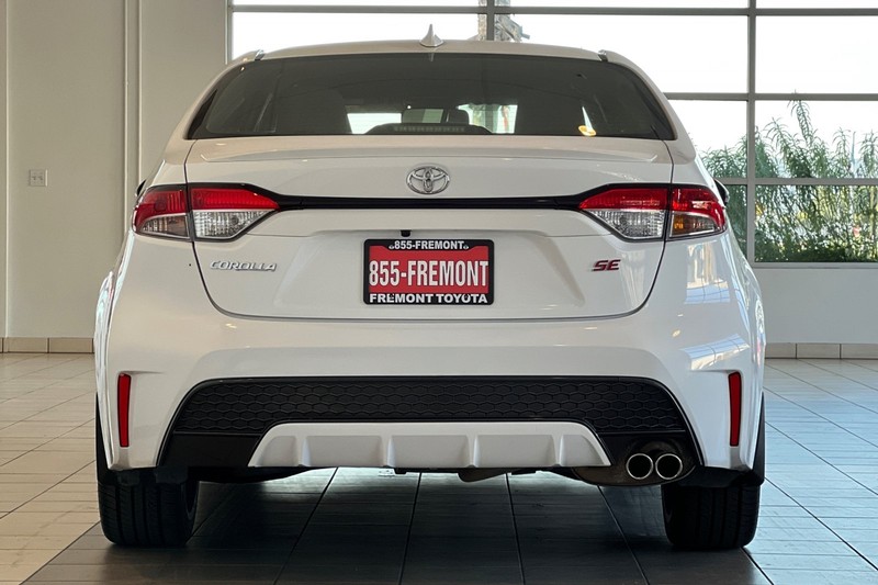 Toyota Corolla Vehicle Full-screen Gallery Image 05