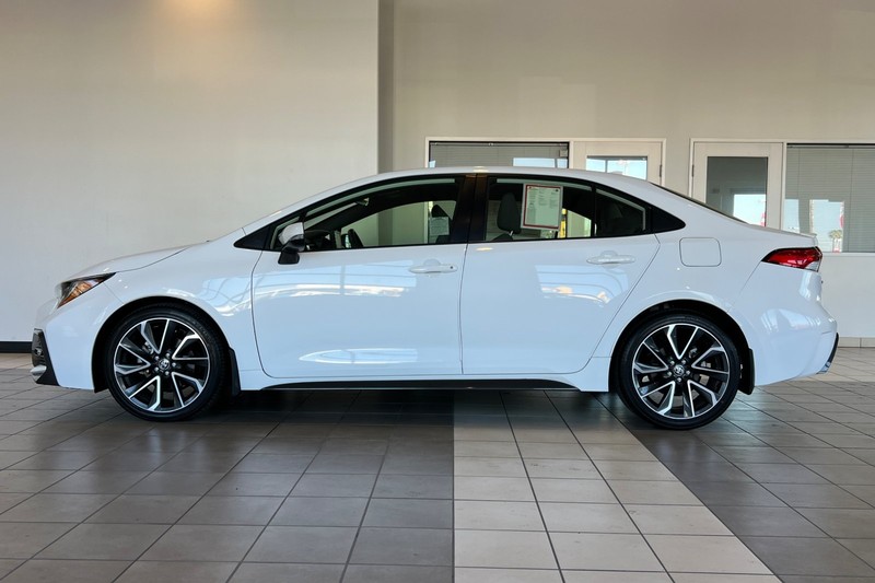 Toyota Corolla Vehicle Full-screen Gallery Image 07