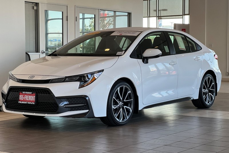 Toyota Corolla Vehicle Full-screen Gallery Image 08