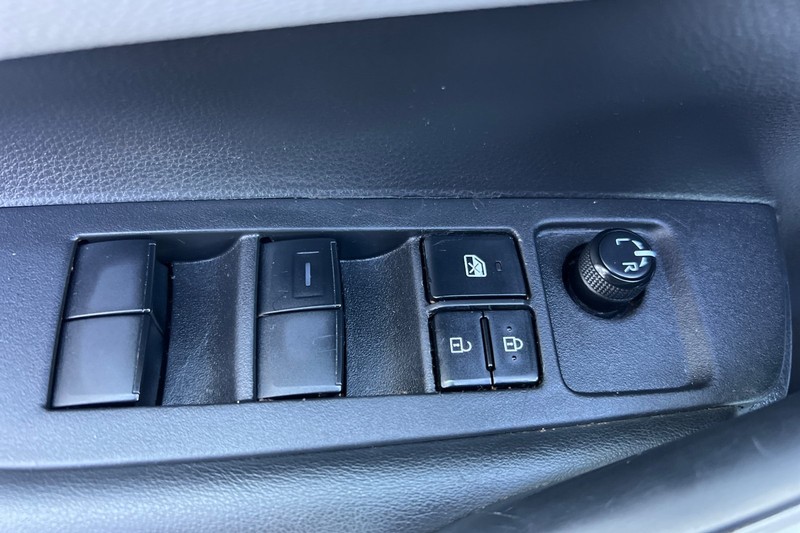 Toyota Corolla Vehicle Full-screen Gallery Image 11