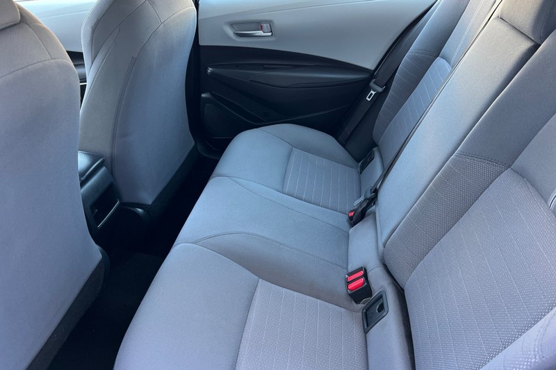 Toyota Corolla Vehicle Full-screen Gallery Image 12